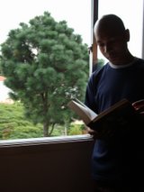 O poeta e escritor santista, radicado em Cubatão, Marcelo Ariel